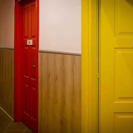 Youth Station Albergue