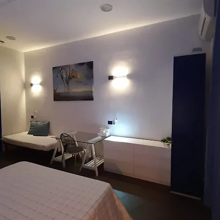 Ostello Youth Station *