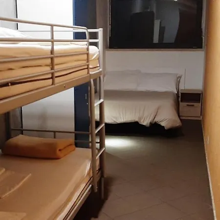 Hostal Youth Station *