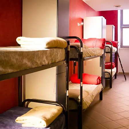 Hostal Youth Station *
