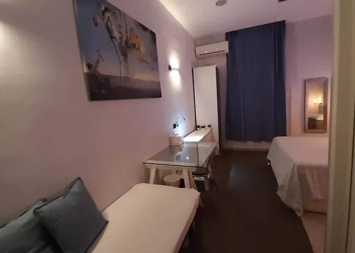 Youth Station Hostel *